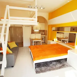 Appartamento Sunny With Balcony In Party District, Budapest
